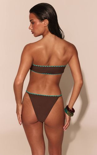 Haut De Bikini Bandeau À Surpiqûre Contrastante | Taille 44 - PrettyLittleThing - Modalova
