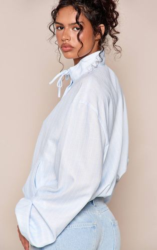 Blue Chemise À Rayures Manches Longues Col Montant Avec Lien À Nouer | Taille 34 - PrettyLittleThing - Modalova