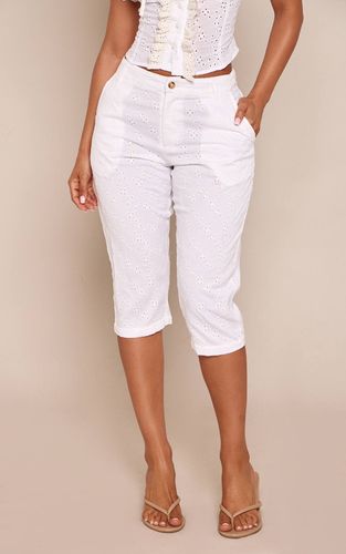 White Pantalon Capri Taille Élastiquée En Broderie Anglaise Petite | Taille 36 - PrettyLittleThing - Modalova