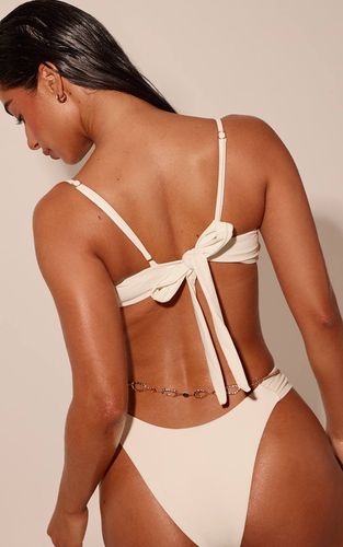 Cream Bas De Bikini Tanga Avec Détail Anneaux | Taille 32 - PrettyLittleThing - Modalova