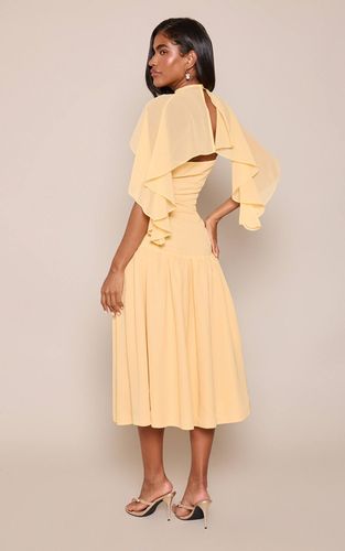 Lemon Robe Midi Patineuse Bandeau Avec Détail Cape En Mousseline | Taille 42 - PrettyLittleThing - Modalova