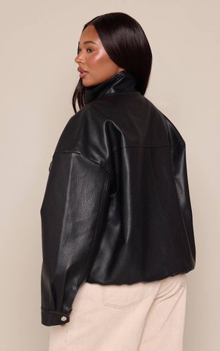 Black Veste Grande Taille Col Montant À Patte De Boutonnage Dissimulée En Synthétique | Taille 2XL - PrettyLittleThing - Modalova