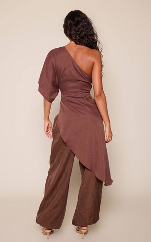 Haut Cape Drapé Asymétrique | Taille 42 - PrettyLittleThing - Modalova