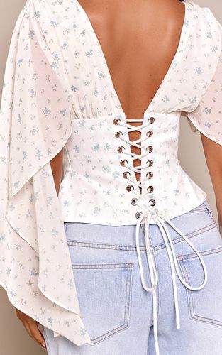 Cream Haut Petite À Taille Corset Et Manches En Mousseline Drapées À Motif Floral | Taille 36 - PrettyLittleThing - Modalova