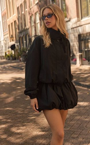 Black Veste Bouffante Col Montant En Nylon | Taille 32 - PrettyLittleThing - Modalova