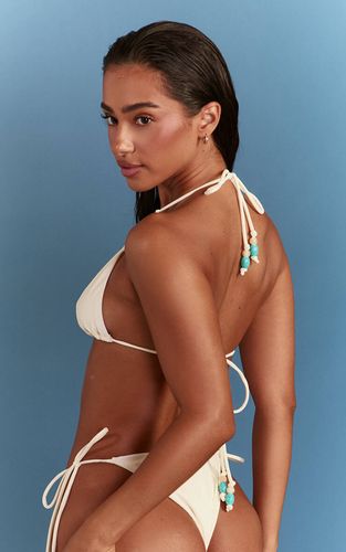 Cream Haut De Bikini Triangle Avec Liens Ornés De Perles Et Teal | Taille 42 - PrettyLittleThing - Modalova