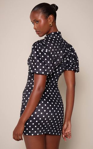 Black Robe Courte À Pois Avec Manches Bouffantes Et Découpe Goutte D'eau | Taille 32 - PrettyLittleThing - Modalova
