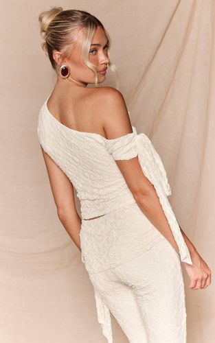 Cream Ensemble Haut En Dentelle À Détail Nœud Asymétrique | Taille 42 - PrettyLittleThing - Modalova