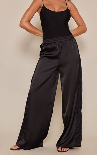 Black Pantalon En Satin À Empiècements De Dentelle | Taille 42 - PrettyLittleThing - Modalova