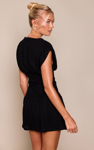 Black Robe Droite Texturée À Détail Corsage Col V | Taille 42 - PrettyLittleThing - Modalova