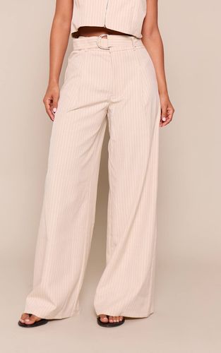 Cream Pantalon Large Tailleur À Rayures Fines Avec Détail Ceinture Petite Taille Ensemble Coordonné | Taille 42 - PrettyLittleThing - Modalova
