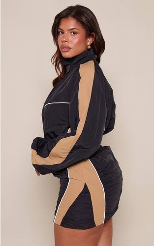 Black Veste En Nylon Cintrée À La Taille Avec Jeu De Contraste | Taille 42 - PrettyLittleThing - Modalova