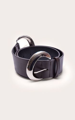 Ceinture De Taille Marron En Synthétiquecuir À Double Boucle - PrettyLittleThing - Modalova