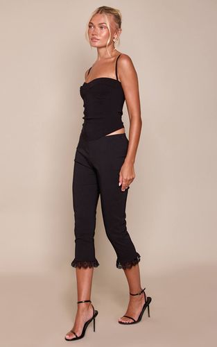 Black Capri En Tissu Extensible Avec Bordure En Dentelle | Taille 42 - PrettyLittleThing - Modalova