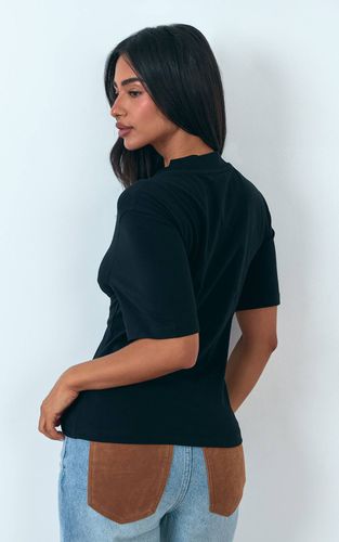 Black T-shirt Col V En Coton Doux | Taille 32 - PrettyLittleThing - Modalova