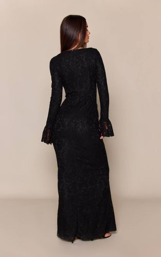 Black Robe Longue Évasée En Dentelle Avec Découpe Au Col Et Manches Longues Évasées | Taille 42 - PrettyLittleThing - Modalova