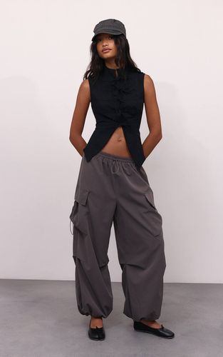 Charcoal Pantalon Cargo Large À Taille Coulissée | Taille 42 - PrettyLittleThing - Modalova