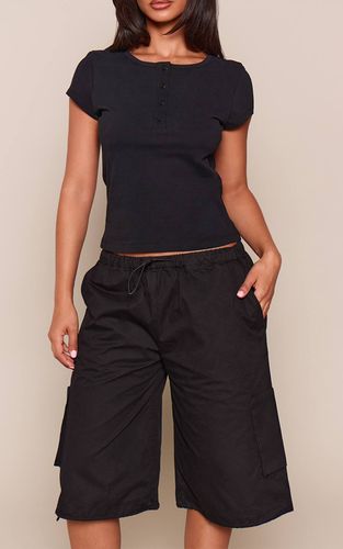 Black Short Cargo Jort À Ourlet À Cordon De Serrage Petite | Taille 32 - PrettyLittleThing - Modalova