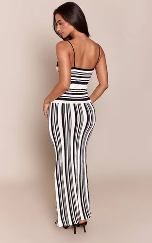 Multi Robe Maxi Petite À Taille Basse Rayures Tricotées Foncées Et Bretelles | Taille XS - PrettyLittleThing - Modalova