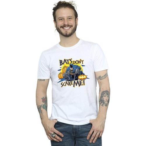 T-shirt Bats Don't Scare Me - Dc Comics - Modalova