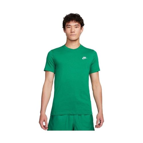 T-shirt AR4997MNSWCLUBTEEZIELONY - Nike - Modalova