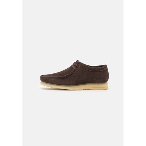 Ballerines WALLABEE 26156606-DARK BROWN SUEDE - Clarks - Modalova