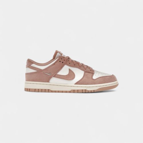 Baskets basses Dunk Low Rose Whisper Gold Mini Swoosh (Women's) - Nike - Modalova