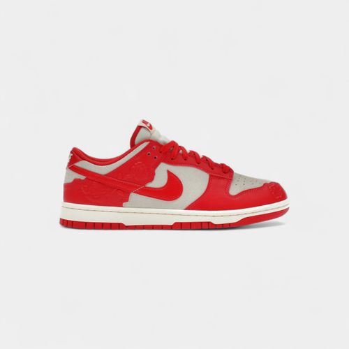 Baskets basses Dunk Low Red Roses (Women's) - Nike - Modalova