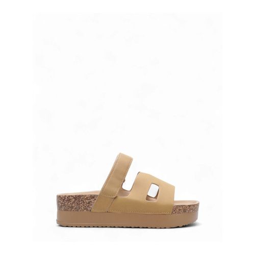 Sandales compensées Tongs, mules - Camel - La Modeuse - Modalova