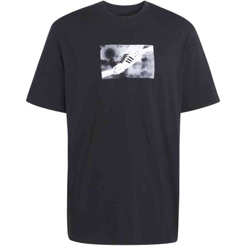 T-shirt adidas GFX T - adidas - Modalova