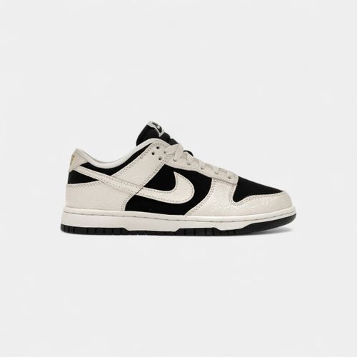 Baskets Dunk Low Embossed Black Sail (Women's) - Nike - Modalova