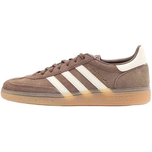 Baskets basses Handball Spezial "Earth Strata / Off White / Gum" - adidas - Modalova