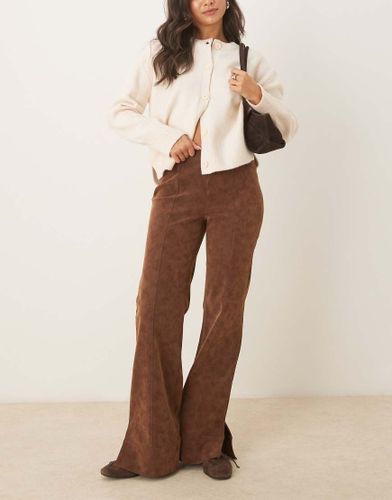 Glow Up - Pantalon Ã©vasÃ© en imitation daim - Marron-Blanc Blanc 8 female - Free People - Modalova