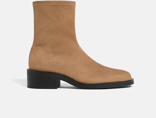 Bottines plates effet daim - Beige-Neutre Neutre 39 female - Stradivarius - Modalova