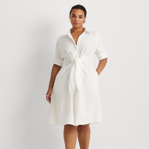 Grandes Tailles - Robe-chemise à plastron lacé en lin - Lauren Curve - Modalova