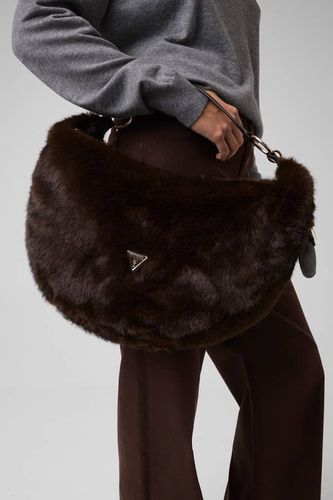 Sac Hobo En Fausse Fourrure Mariel - Guess - Modalova
