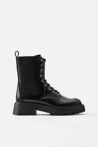 Bottines Plates À Lacets - Pull&Bear - Modalova
