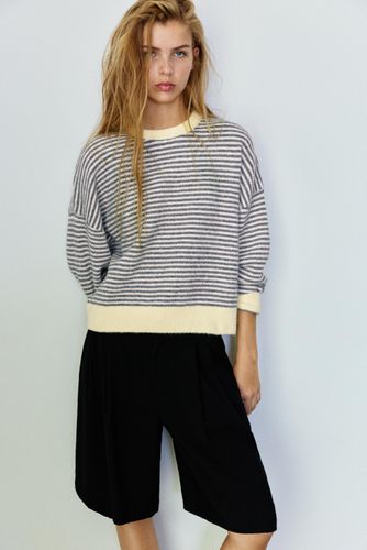 Pull Rayé À Col Contrastant - Pull&Bear - Modalova