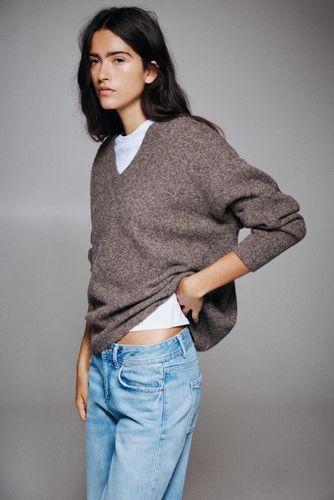 Pull Boxy Col En V - Pull&Bear - Modalova