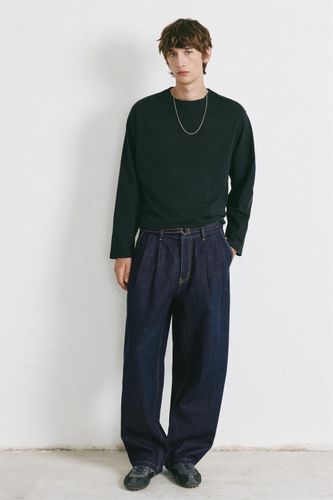 Jean Relaxed À Pinces Et Ceinture - Pull&Bear - Modalova