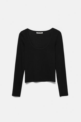 C.pullandbear.net/assets/public/42d3/d265/a7b44ad4b493/6c9a510dedbf/07152302800-A4M/07152302800-A4M.jpg?ts=1756389031773" - Apparel & Accessories > Clothing > Shirts & Tops - Modalova