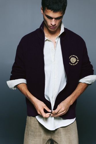Veste En Maille Brodée Zippée - Pull&Bear - Modalova