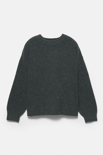 T/assets/public/9463/3d74/74264ae6a86d/8af48e175dad/07550305807-A4M/07550305807-A4M.jpg?ts=1763051911306" - model,Human face,Front face,Front or side facing,white_background,Clothing,unrecognizable_product - Modalova