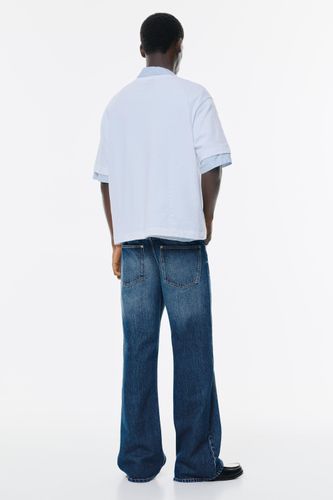 Ea9923/8edbc1fbd093/07687516427-M/07687516427-M.jpg?ts=1756720645804" - Jeans,unrecognizable_product,white_background,model,Man,Shirt,Human single - Modalova