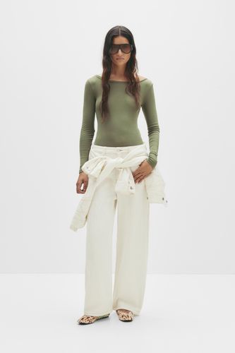 S://static.pullandbear.net/assets/public/787f/63dd/60ce45dca384/2a3090903a8d/07152305505-A3M/07152305505-A3M.jpg?ts=1755688395485" - Apparel & Accessories > Clothing > One-Pieces > Jumpsuits & Rompers - Modalova