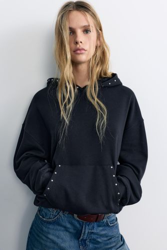 Sweat À Capuche À Clous - Pull&Bear - Modalova