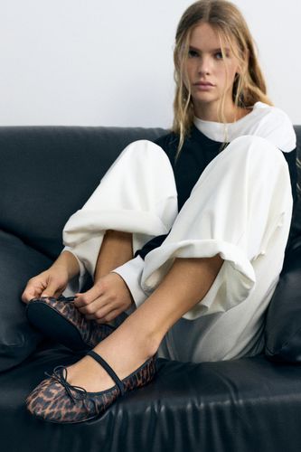Ballerines Froncées Léopard - Pull&Bear - Modalova