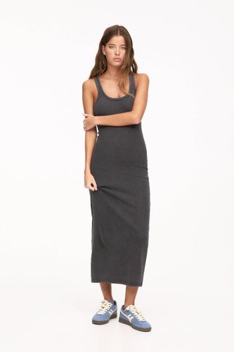 Robe Midi À Bretelles Côtelée - Pull&Bear - Modalova