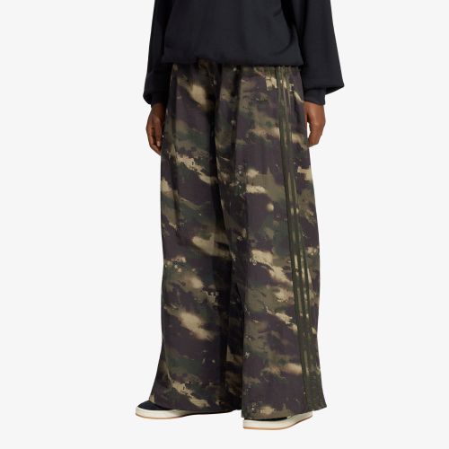 Pantalons adidas Badigirl Camouflage Adilenium Track Pant / / M - adidas Originals - Modalova