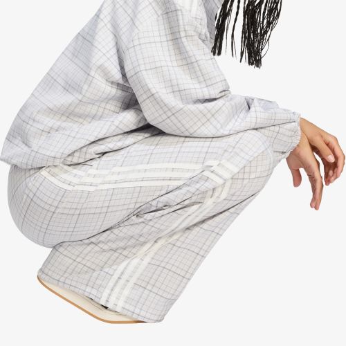 Pantalons adidas Loose Check Track Pants XS - adidas Originals - Modalova